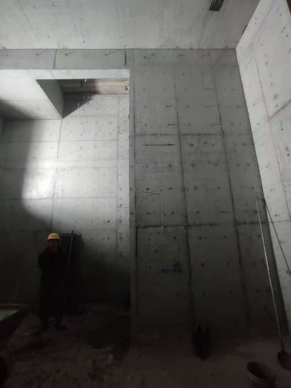 纳溪墙上开槽钢筋断了有影响吗